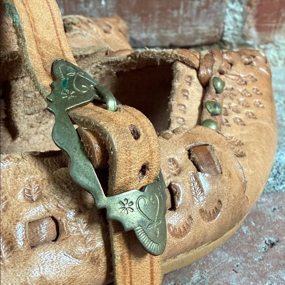 Polish Handcrafted Tan Leather kierpce folk Shoes